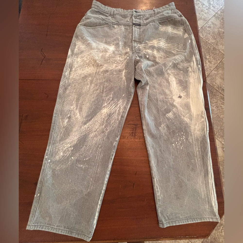 Men’s Marithe Francois Girbaud Distressed Gray Jeans. Size 42M
